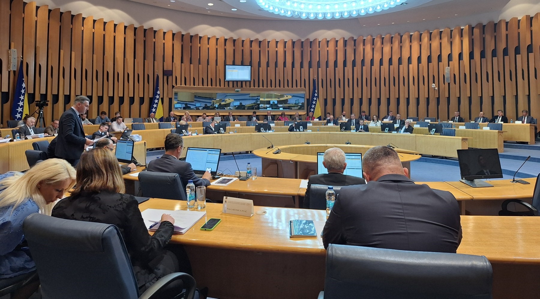 Delegati Doma naroda PSBiH iznijeli različite poglede o razlozima za prekid sjednice